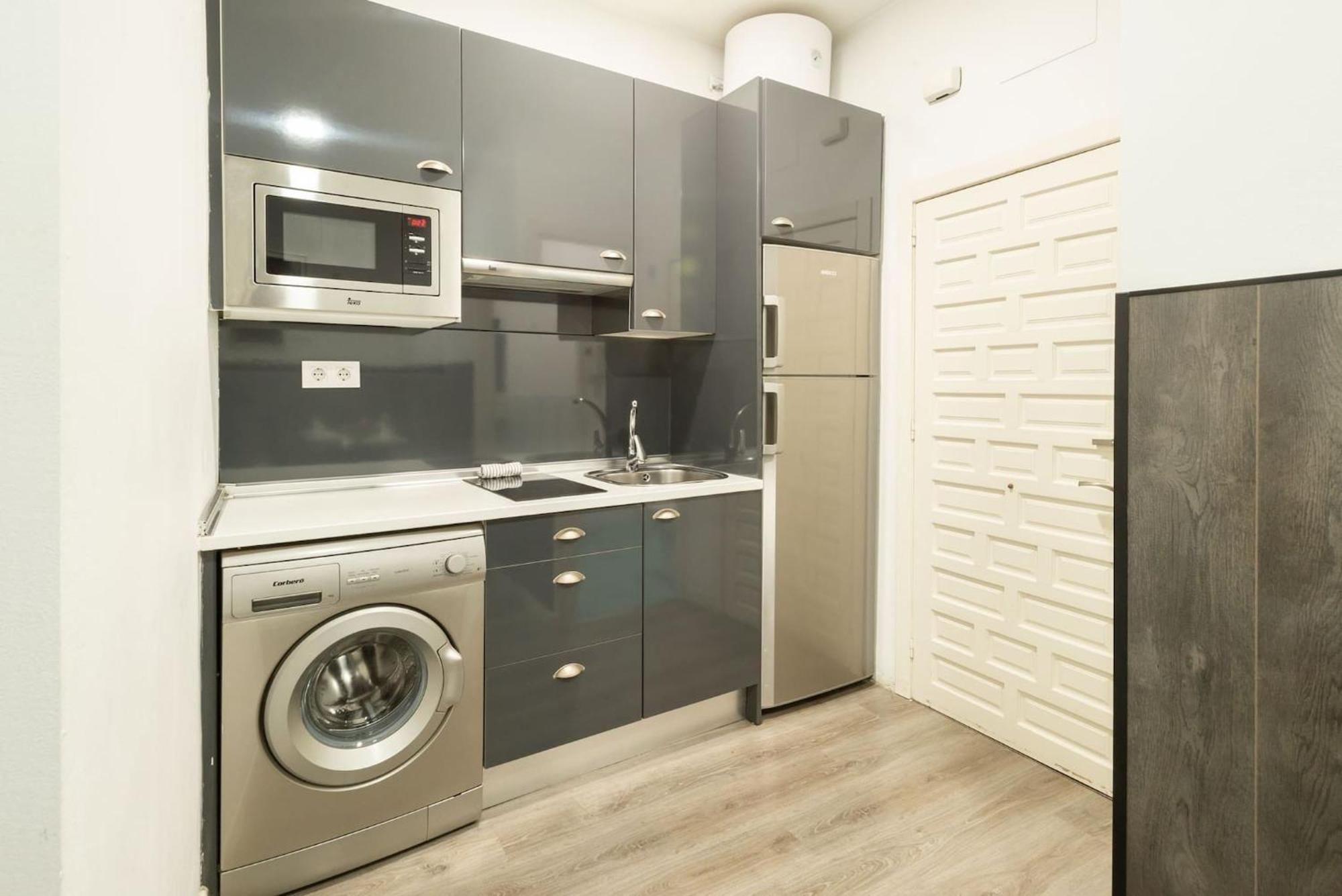 Apartamentos Day Madrid Plaza De Espana Centro Gran Via Sol Malasana Екстериор снимка