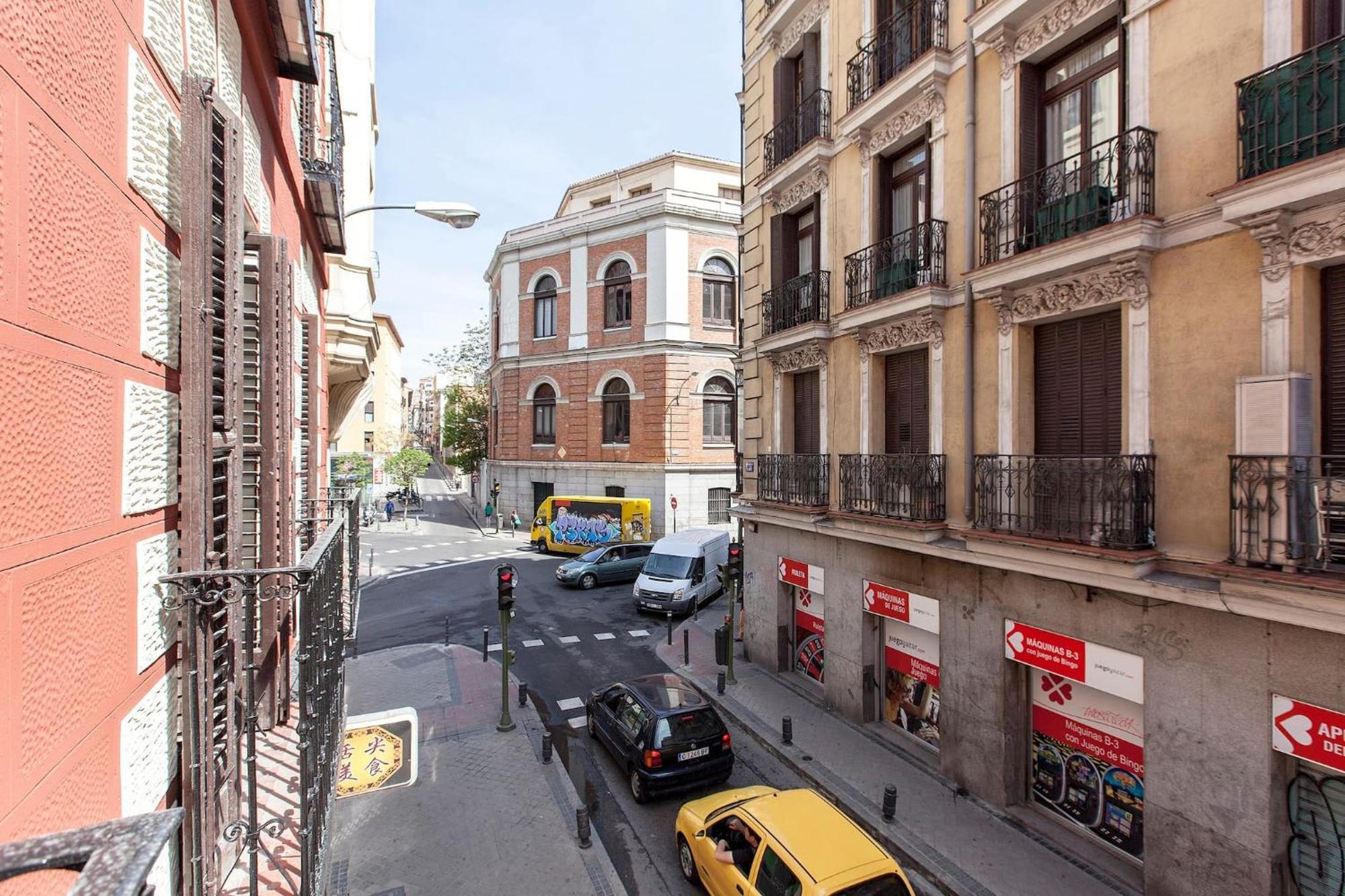 Apartamentos Day Madrid Plaza De Espana Centro Gran Via Sol Malasana Екстериор снимка