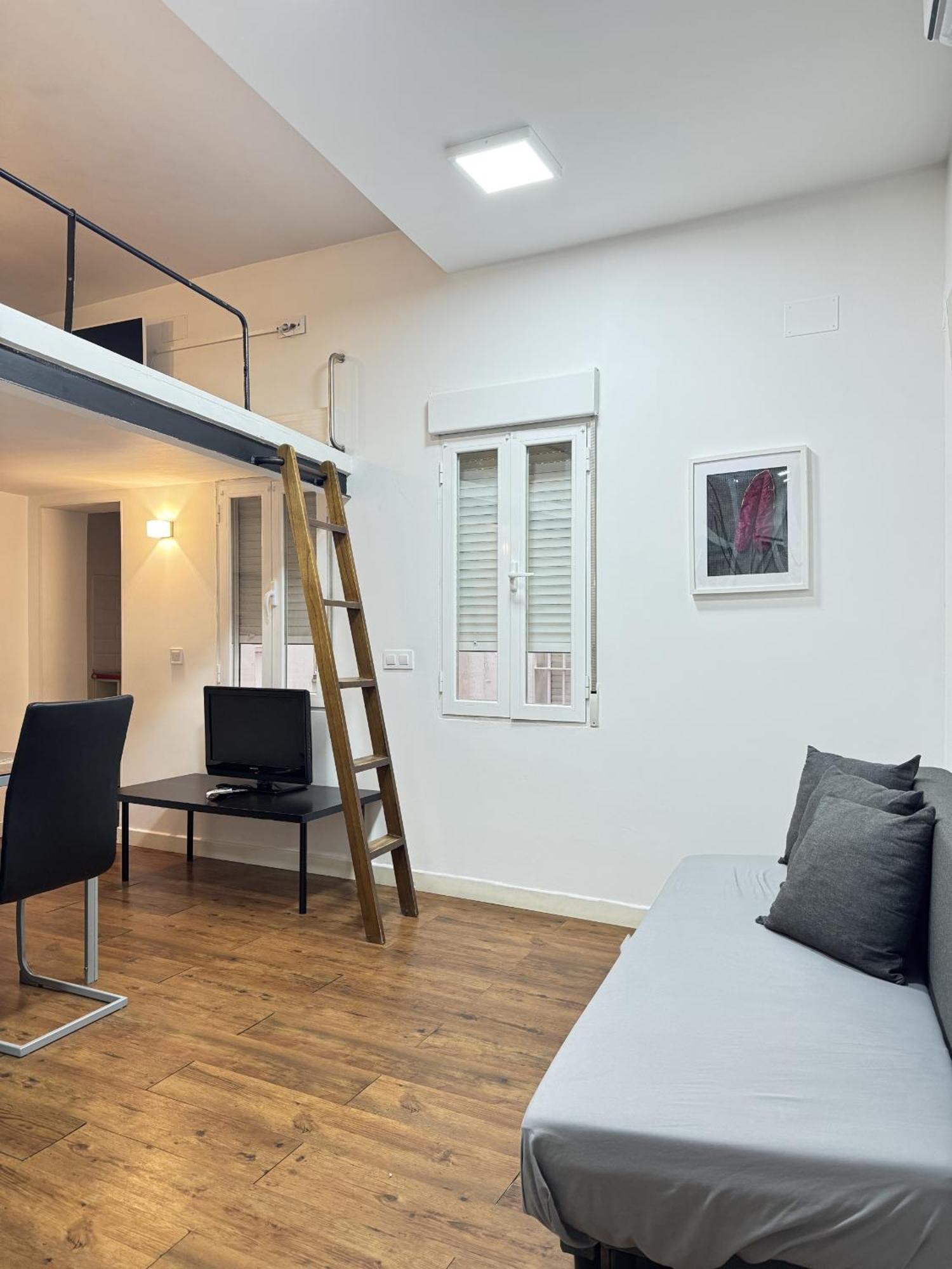 Apartamentos Day Madrid Plaza De Espana Centro Gran Via Sol Malasana Екстериор снимка